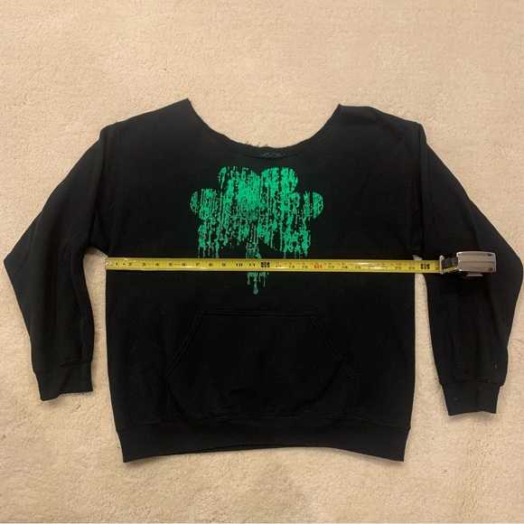 Vintage Fly Clothing Co Black Sweatshirt Distressed Shamrock Kangaroo Pocket L - Picture 3 of 8